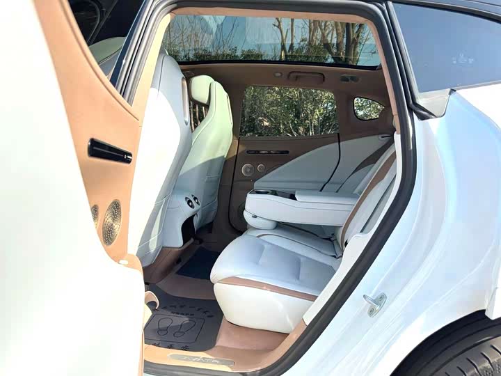 Фото 8 - Avatr 07