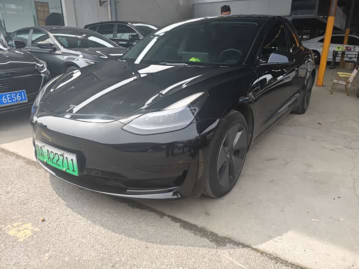 Фото 1 - Tesla Model 3