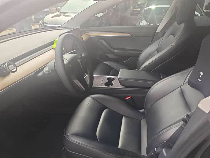 Фото 4 - Tesla Model 3