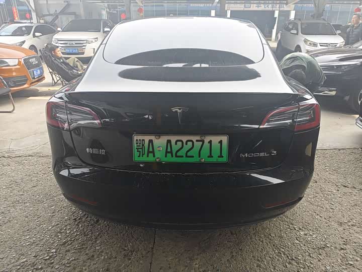 Фото 8 - Tesla Model 3