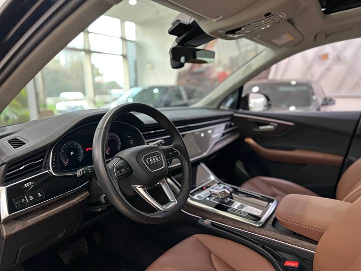 Фото 3 - Audi Q7