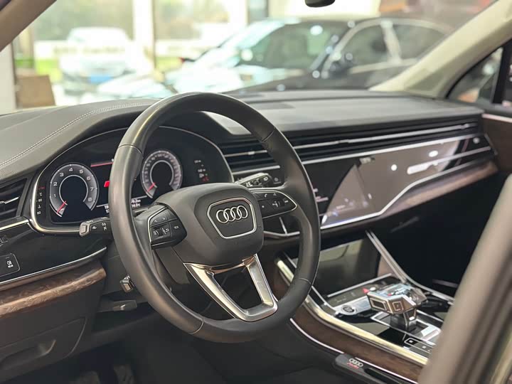 Фото 4 - Audi Q7