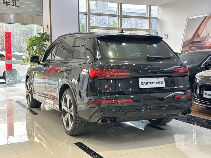 Фото 9 - Audi Q7