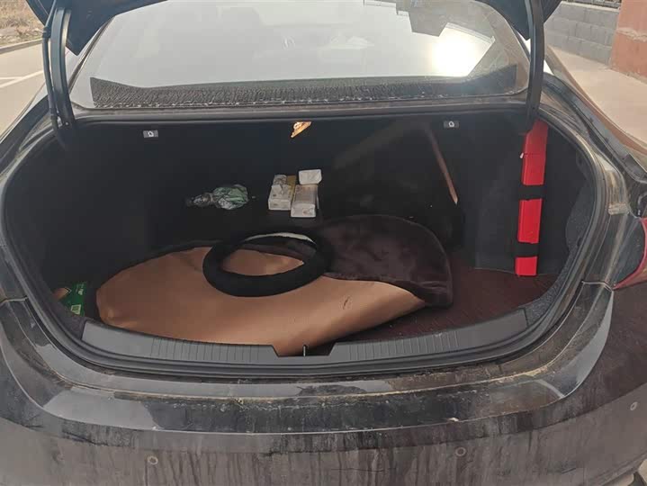 Photo 4 - Chevrolet Malibu XL