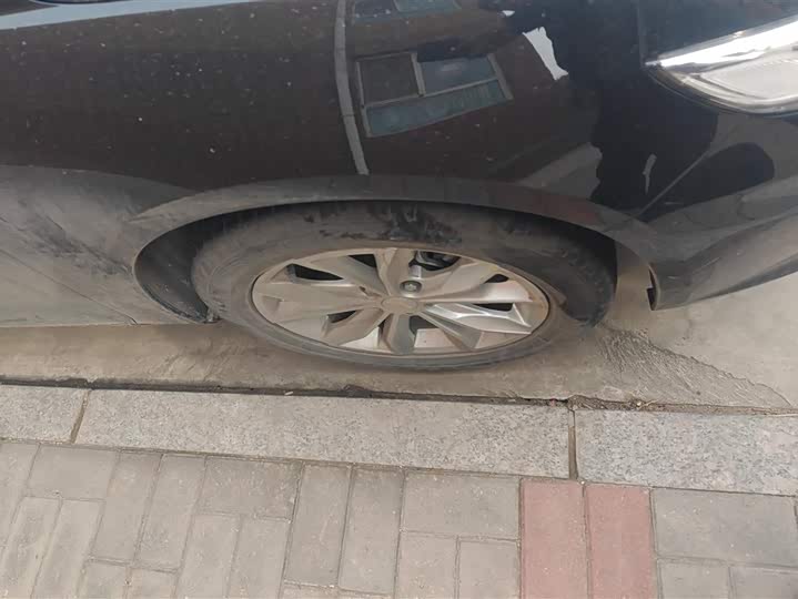 Photo 6 - Chevrolet Malibu XL