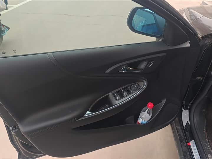 Photo 7 - Chevrolet Malibu XL