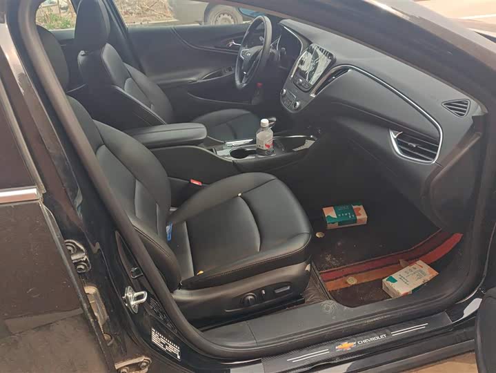 Photo 8 - Chevrolet Malibu XL