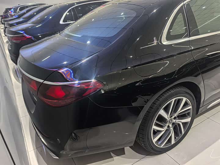 Фото 3 - Mercedes-Benz E-Class