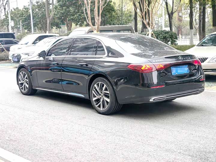 Фото 7 - Mercedes-Benz E-Class