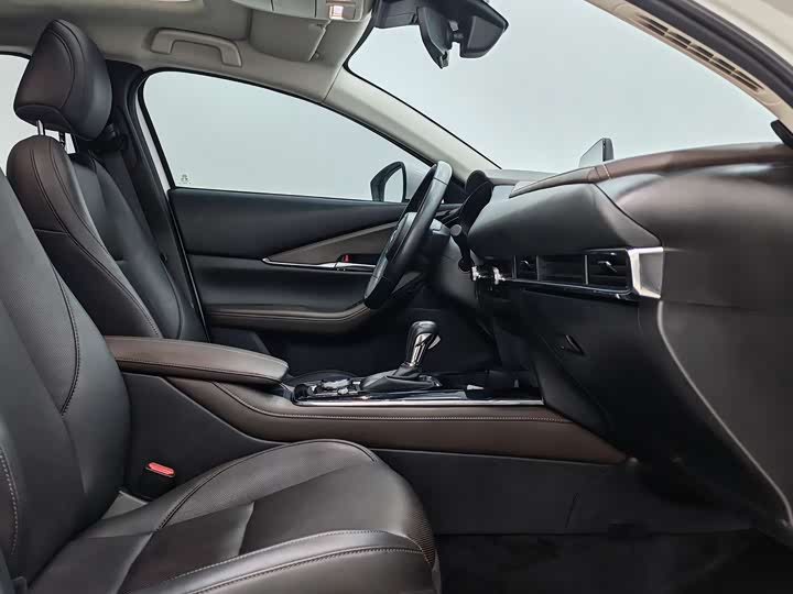 Photo 8 - Mazda CX-30