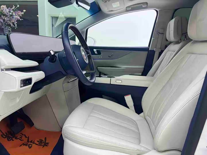 Фото 3 - Buick GL8 Hybrid