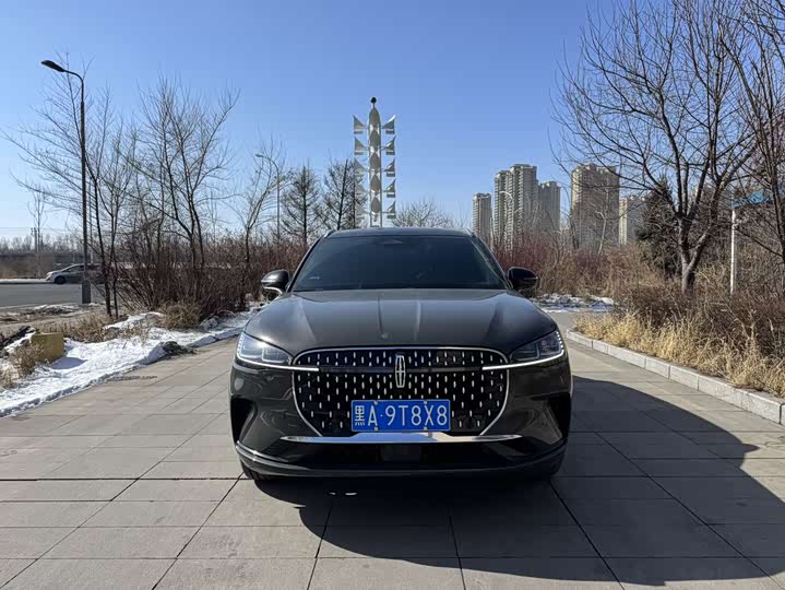 Фото 2 - Lincoln Corsair