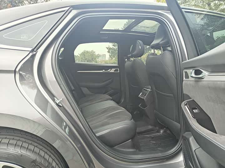 Фото 8 - Geely Preface