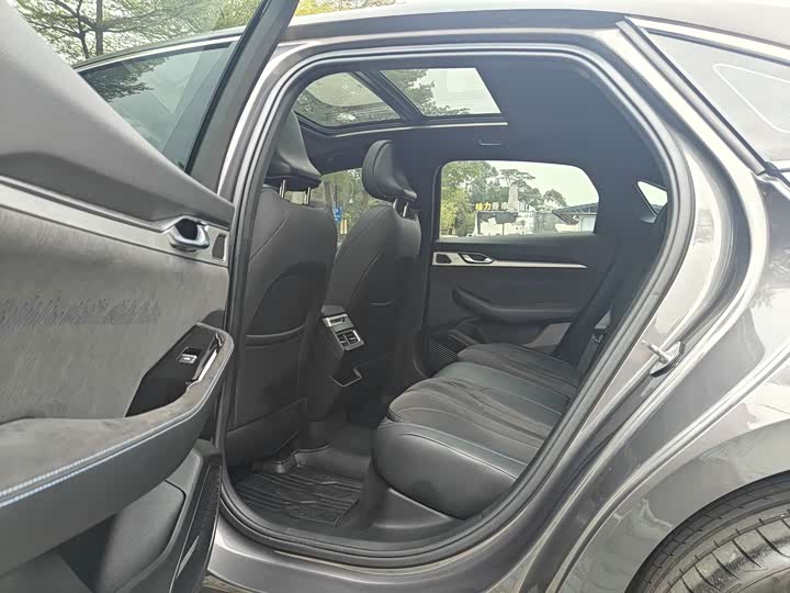 Фото 9 - Geely Preface