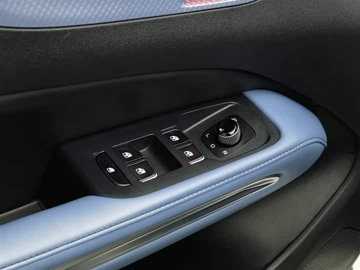 Фото 9 - Bestune T90