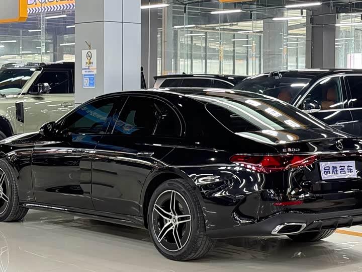 Photo 3 - Mercedes-Benz E-Class