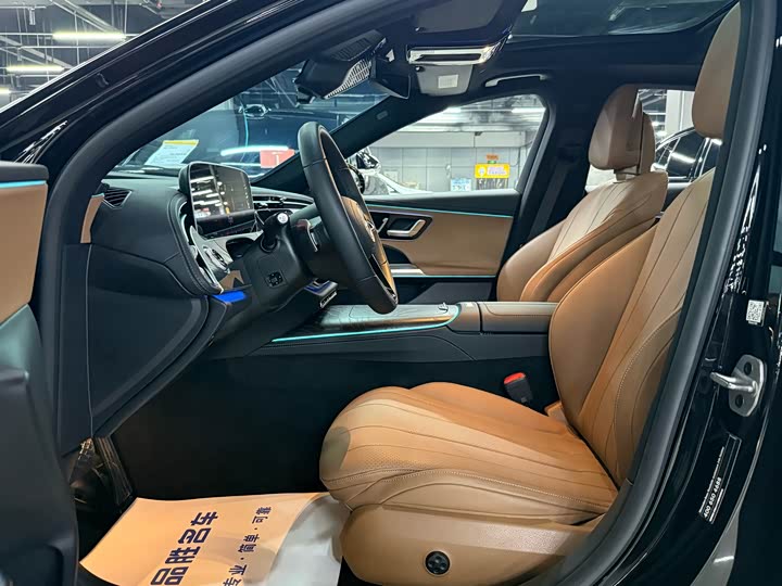 Photo 8 - Mercedes-Benz E-Class