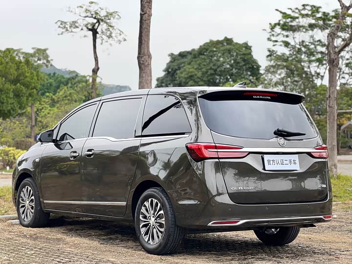 Photo 5 - Buick GL8 ES