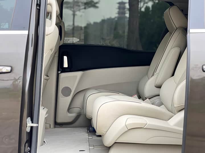 Photo 9 - Buick GL8 ES