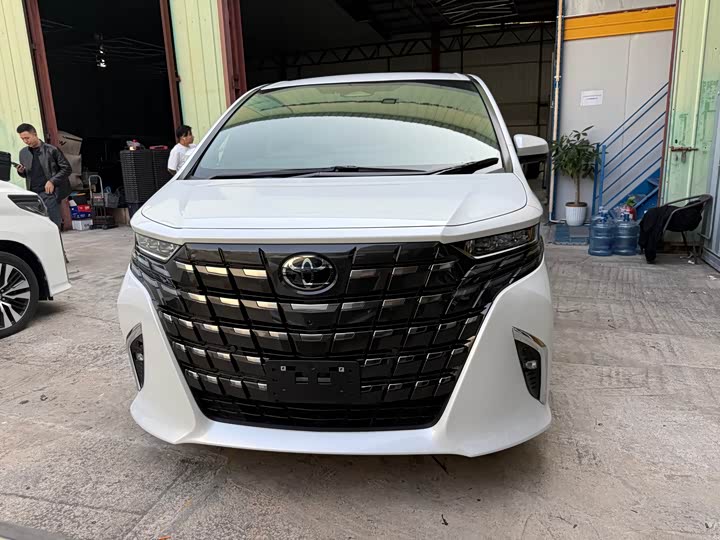 Фото 1 - Toyota Alphard