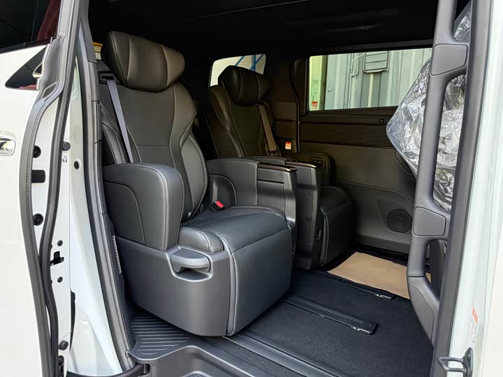 Фото 4 - Toyota Alphard