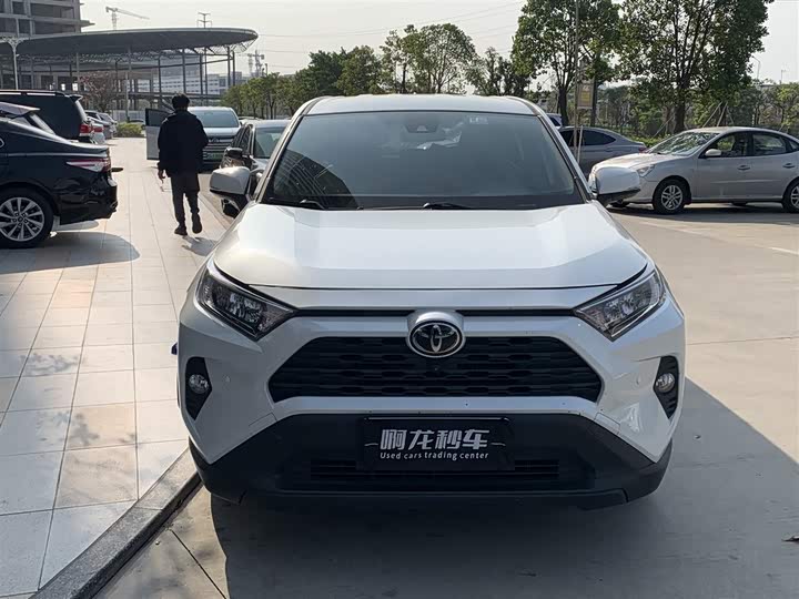 Фото 2 - Toyota RAV4