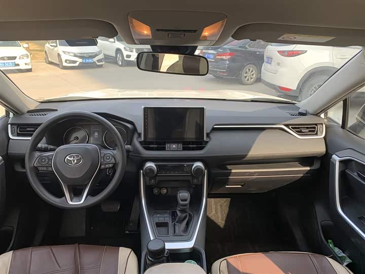 Фото 6 - Toyota RAV4