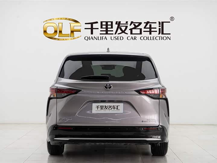 Фото 3 - Toyota Sienna