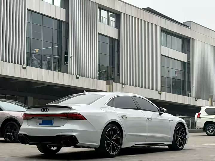 Фото 8 - Audi A7L