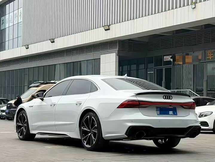 Фото 9 - Audi A7L
