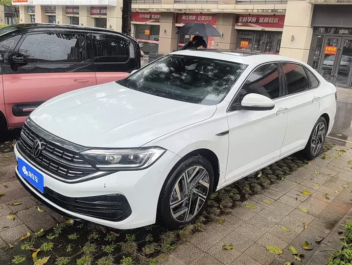 Фото 1 - Volkswagen Sagitar L