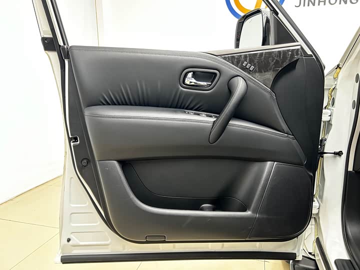 Фото 4 - Nissan Armada