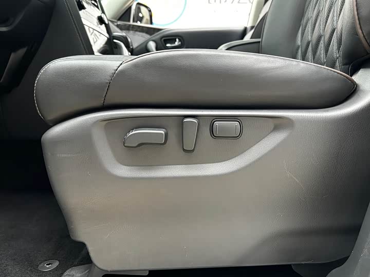 Фото 6 - Nissan Armada