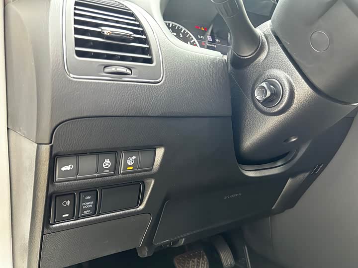 Фото 8 - Nissan Armada