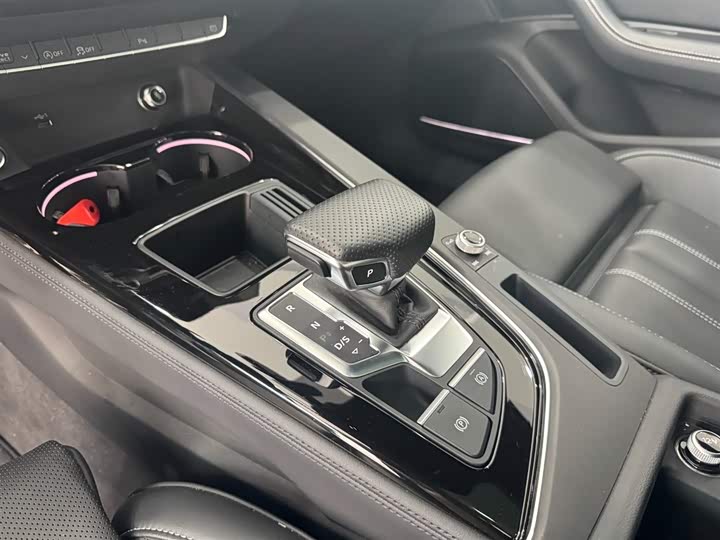 Фото 9 - Audi A4L