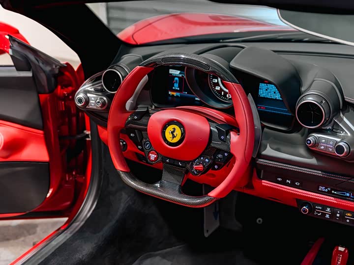 Photo 7 - Ferrari F8