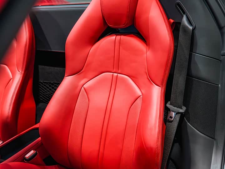 Photo 9 - Ferrari F8