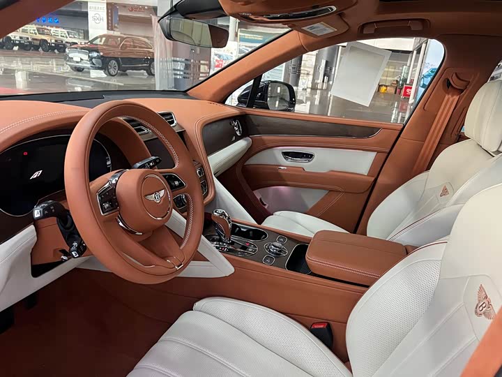 Фото 12 - Bentley Bentayga