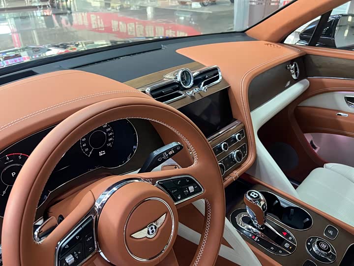 Фото 17 - Bentley Bentayga