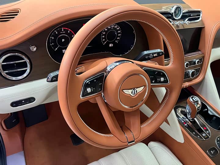 Фото 18 - Bentley Bentayga