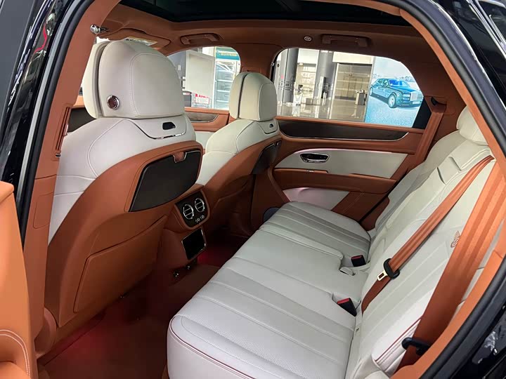 Фото 20 - Bentley Bentayga