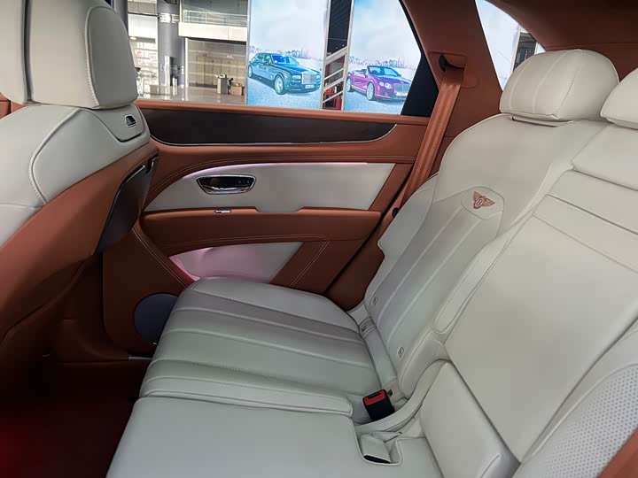 Фото 22 - Bentley Bentayga