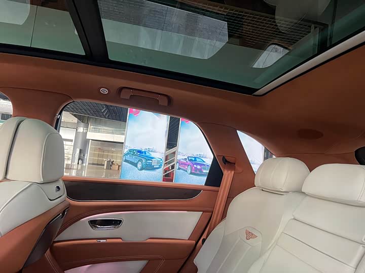 Фото 23 - Bentley Bentayga