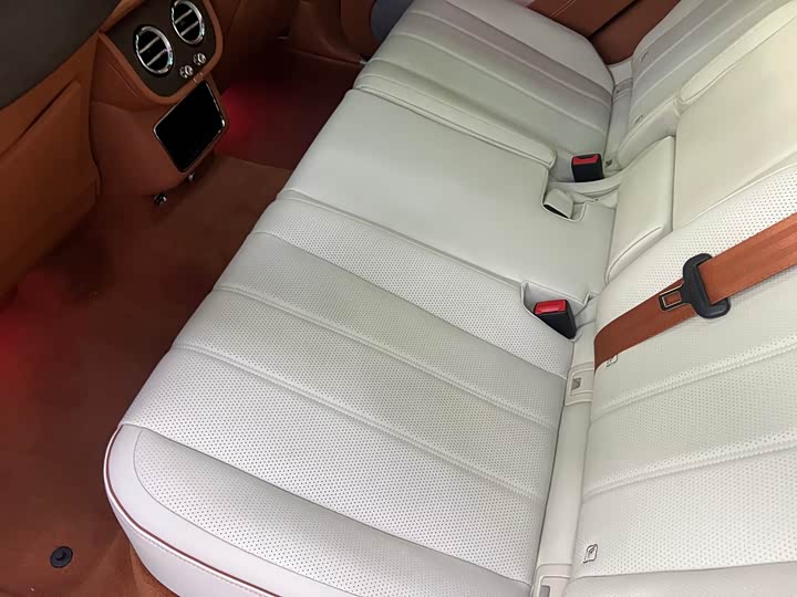 Фото 24 - Bentley Bentayga