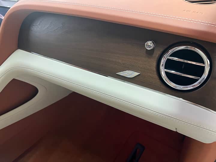 Фото 26 - Bentley Bentayga