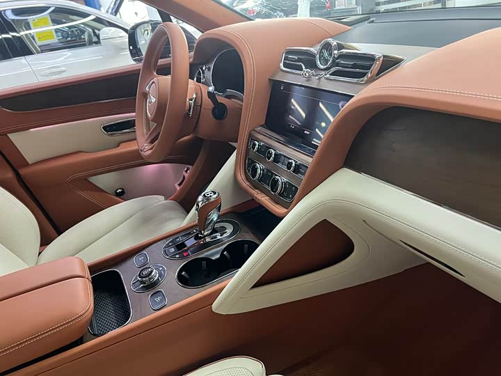 Фото 27 - Bentley Bentayga