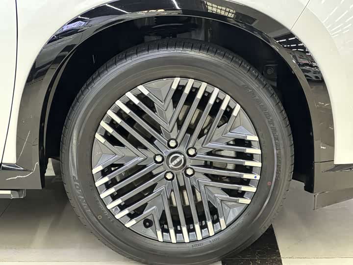 Photo 5 - Nissan Pathfinder