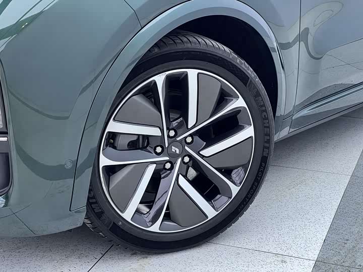 Фото 6 - LiXiang L9