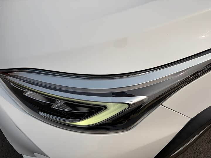 Фото 9 - Toyota Yaris L Hatchback