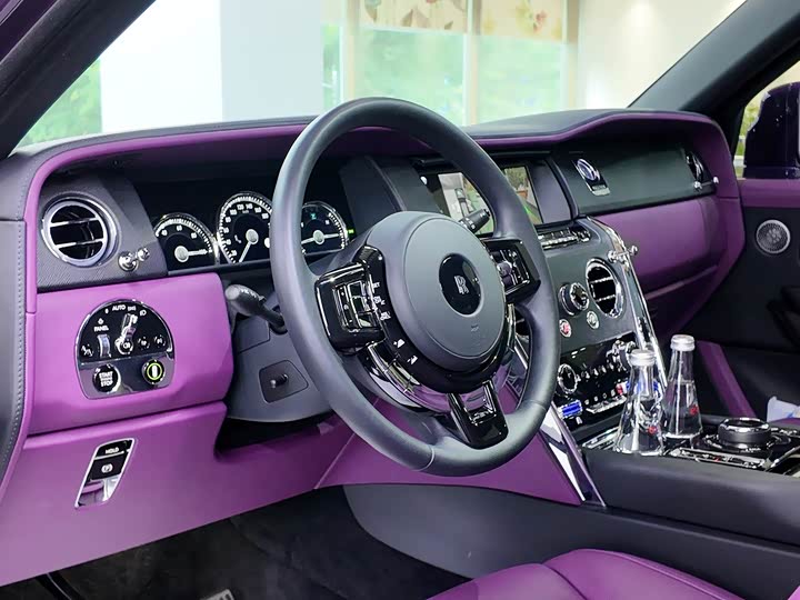 Фото 6 - Rolls-Royce Cullinan